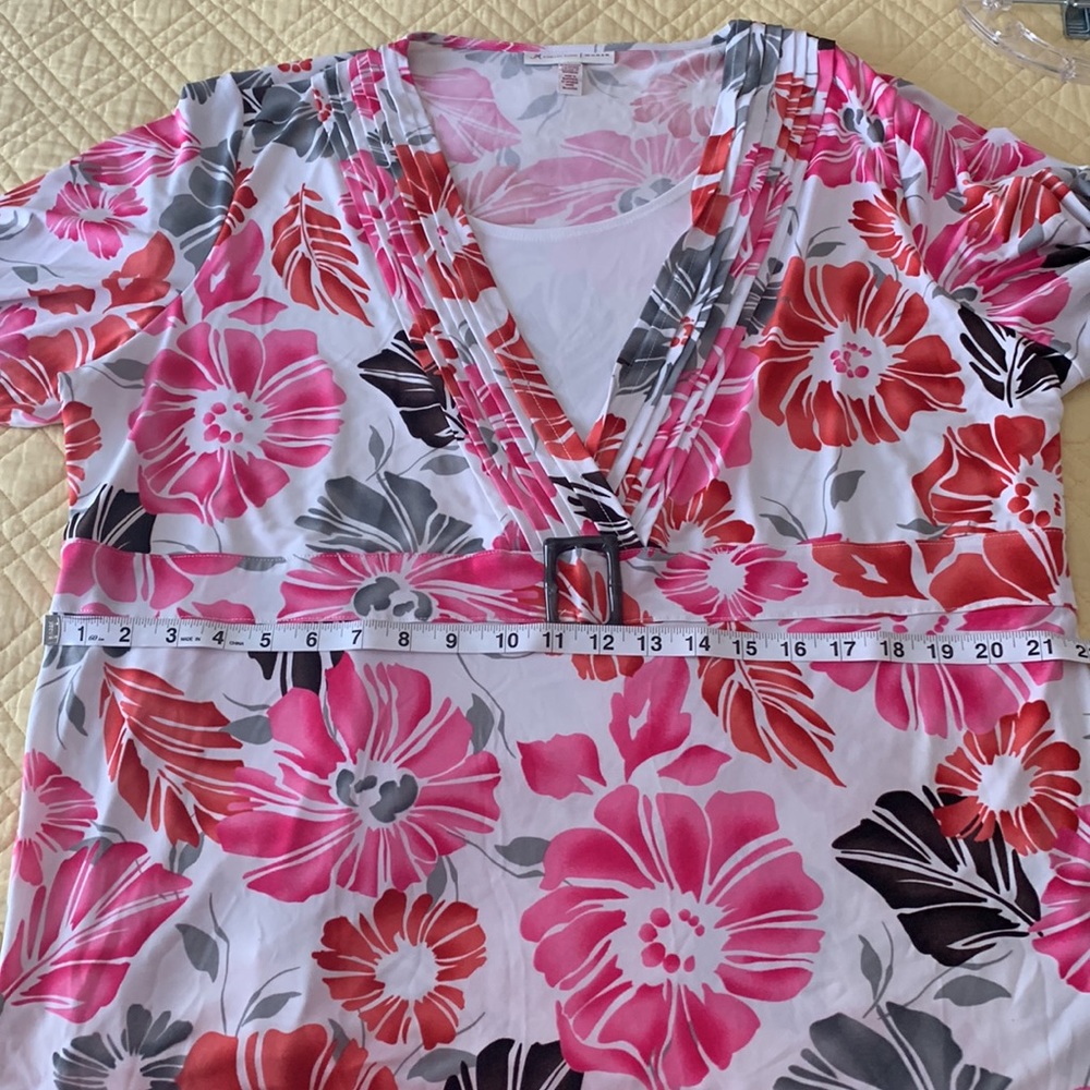 Beautiful top - Picture 8 of 10